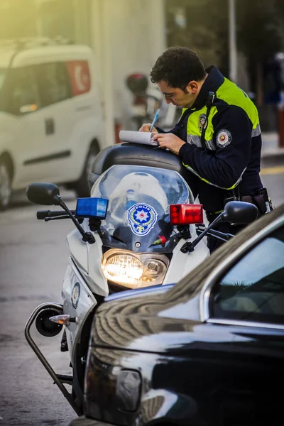 Policía de tráfico en la calle en Izmir (Turquía ) — Foto de Stock