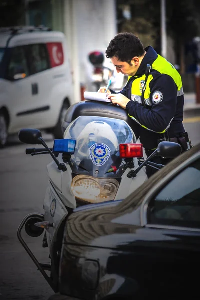 Policía de tráfico en la calle en Izmir (Turquía ) — Foto de Stock