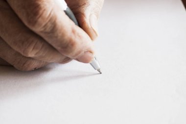 beyaz kağıt üzerine yazma