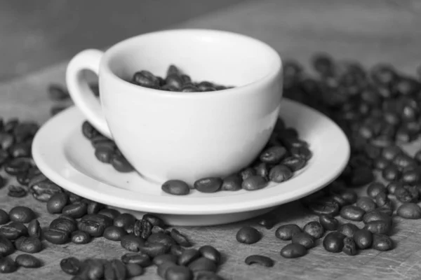 Coffee cup with coffee sedds on a wooden tray — Stock Photo, Image