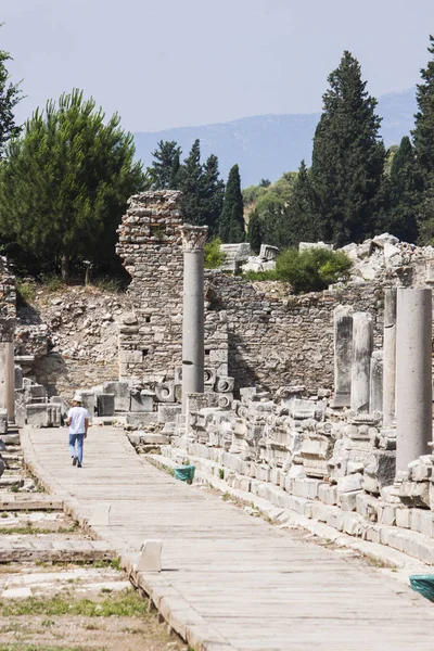 Visitando o grego antigo - cidade romana de Éfeso na Turquia real — Fotografia de Stock