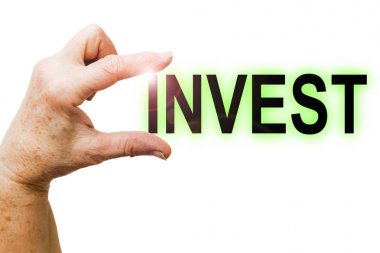 El yazma Invest tutan bir kadın