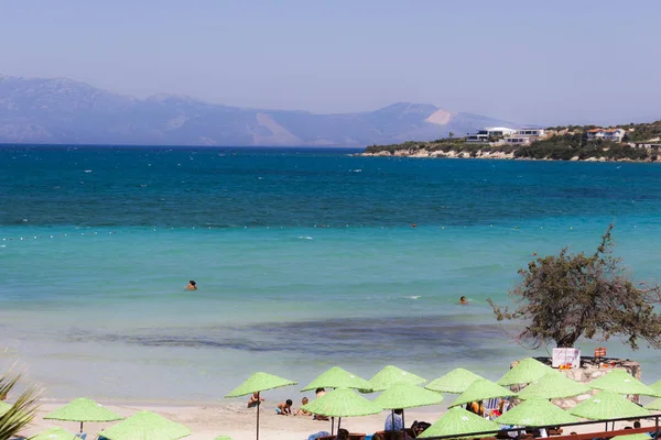 Panorama üzerinde çeşme beach (Izmir - Türkiye) — Stok fotoğraf