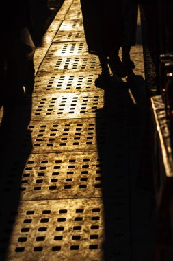 In Bazaarı Caddesi'nde akşam gölgeler