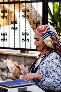 In Bazaarı, eski Türk kadını satıcı