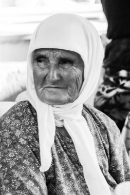 Eski bir Türk kadını - siyah beyaz portre