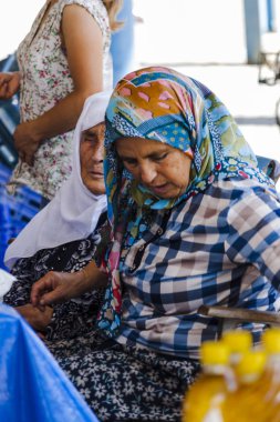 In Bazaarı Türk Kadınlar