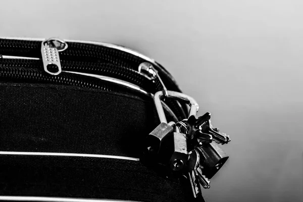 Asma kilitler ve Bagaj tuşlar