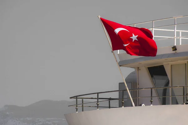 Boat with turkish flag — Stock Photo, Image