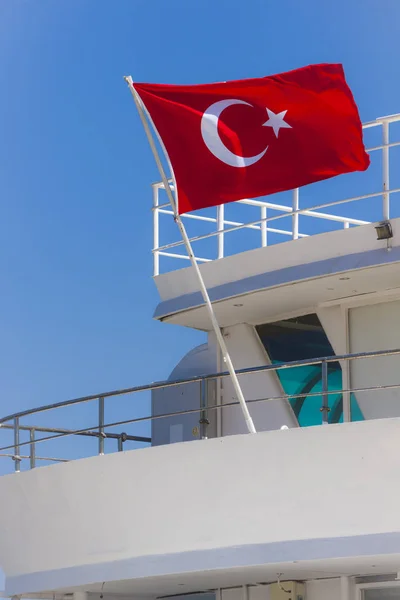 Boat with turkish flag — Stock Photo, Image