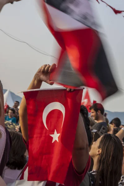Tureccy ludzie upamiętujący wyzwolenie Izmiru od Greków — Zdjęcie stockowe