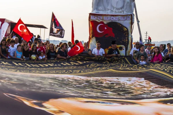 Turkiska folket till minne av befrielsen av Izmir från grekerna — Stockfoto