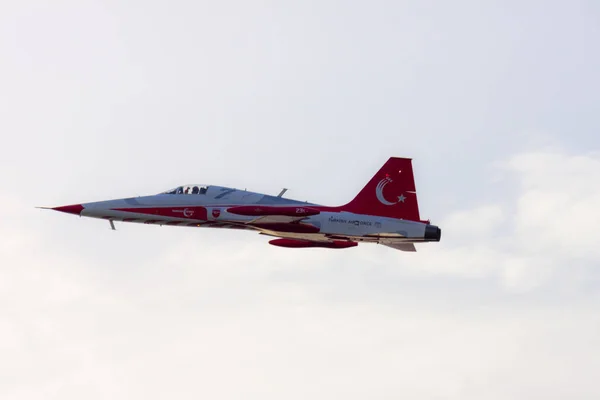 Avión acrobático militar turco — Foto de Stock