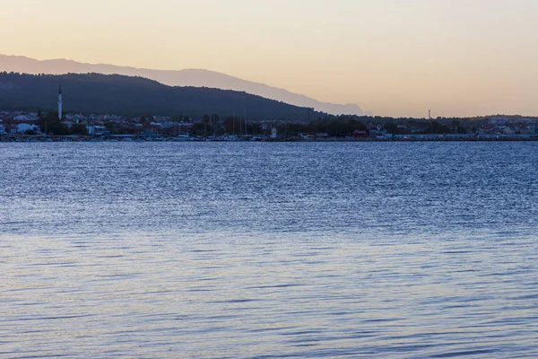 Panorama do por do sol na costa aegean turkish — Fotografia de Stock