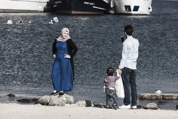 Müslüman eşi resim için poz