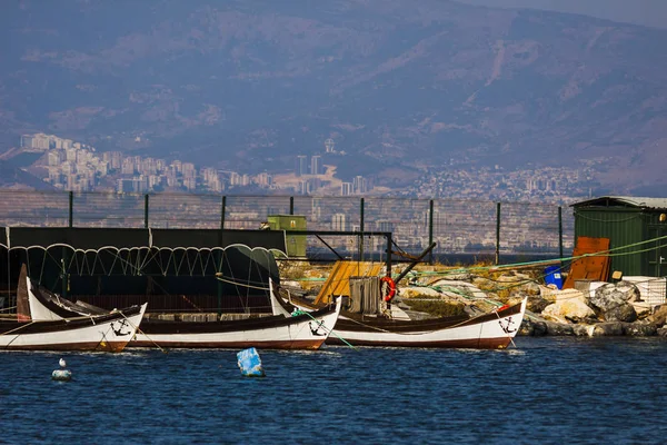 Ξύλινες βάρκες στο λιμάνι — Φωτογραφία Αρχείου