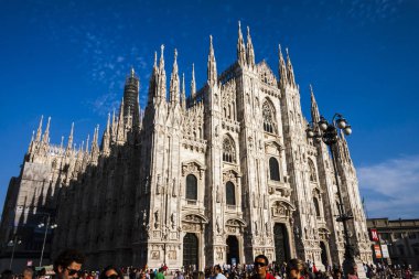 Milan'ın Katedrali ve sanatsal cephe görünümü. Milano (İtalya); 9 Eylül 2012