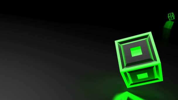Ein Schwarzer Würfel Mit Grün Beleuchteter Struktur Rotiert Über Eine — Stockvideo