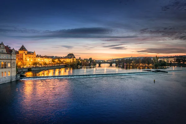 Прага річки Влтава захід сонця — стокове фото