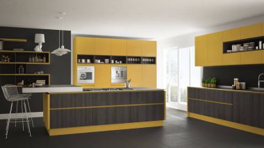 Modern beyaz mutfak ahşap ve sarı ayrıntılarla, minimalisti