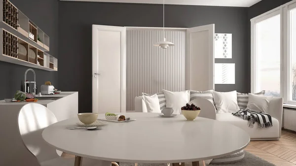 Gezond zoet ontbijt in moderne Scandinavische keuken woonkamer, sofa en grote venster, witte en grijze architectuur interieur — Stockfoto