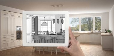 Tablet gösteren mutfak kroki tutarak veya çizim el. Gerçek fini
