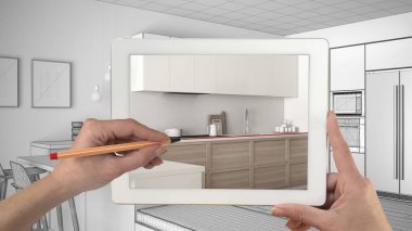 Holding ve gerçek bitmiş minima gösterilen tablete çizim eller