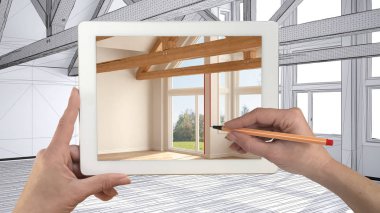 Holding ve gerçek bitmiş interi gösterilen tablete çizim eller