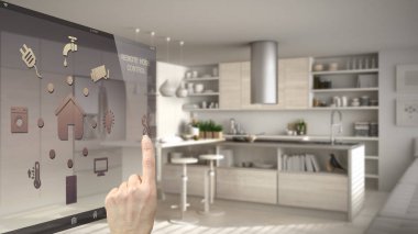 Akıllı ev kontrol kavramı, mobil uygulama bulanık arka plan gösteren modern mutfak, mimari iç tasarım dijital arabirimi denetleme el