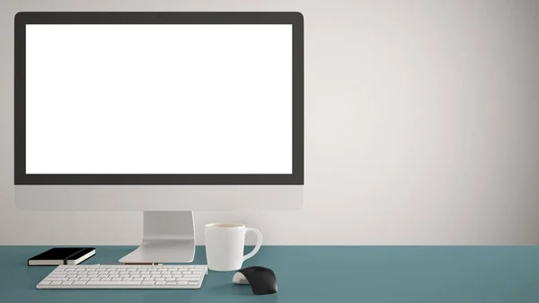 Maquette de bureau, modèle, ordinateur sur pantone bleu bureau de couleur avec écran blanc, souris clavier et bloc-notes avec stylos et crayons, fond blanc — Photo