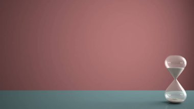 Mavi masa, masa ya da geri sayım için bir son tarih, kırmızı pantone kopya alan arka plan içinde geçen süre ölçümünü kristal modern kum saati ile raf