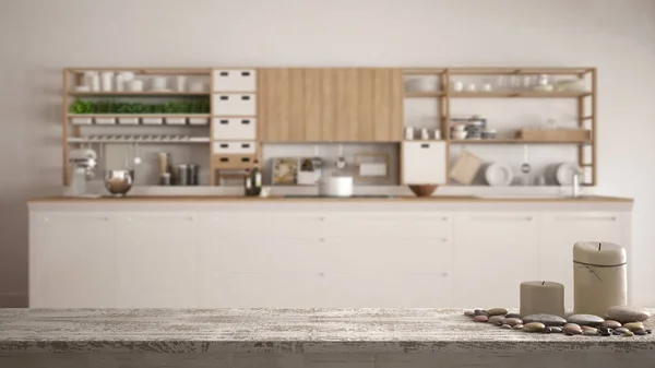 Meja kayu atas atau rak dengan lilin dan kerikil, suasana zen, lebih kabur kosong minimalis kayu putih closeup dapur, desain interior arsitektur putih — Stok Foto