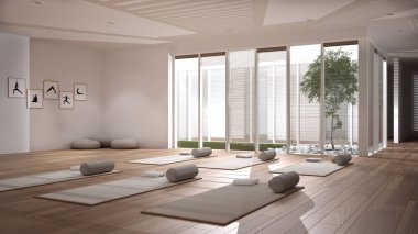 Boş yoga stüdyosu iç tasarımı, paspaslı, yastıklı ve aksesuarlı açık alan, parke, teras, ağaç ve çakıl taşlı iç bahçe, yoga pratiğine hazır, meditasyon odası