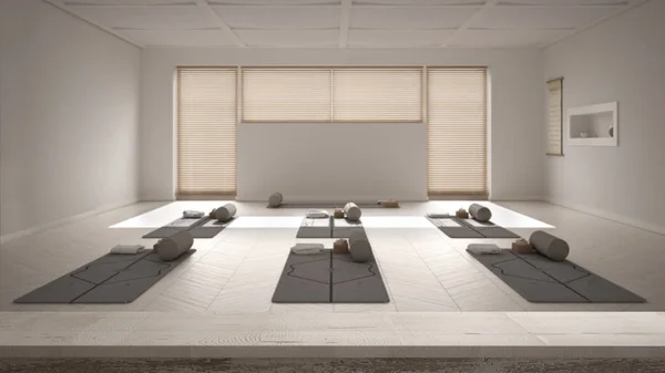 Primer plano o estante vintage de madera, estado de ánimo zen, estudio de yoga vacío, espacio abierto con esteras y accesorios, listo para la práctica de yoga, sala de meditación, diseño de interiores conceptuales — Foto de Stock