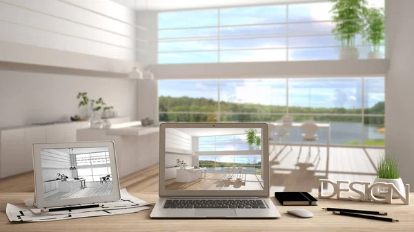 Arquiteto designer de conceito de desktop, laptop e tablet em mesa de madeira com tela mostrando projeto de design de interiores e esboço CAD, esboço borrado no fundo, cozinha branca moderna — Fotografia de Stock