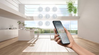Telefon uygulamasında akıllı ev teknolojisi arayüzü, artırılmış gerçeklik, şeylerin interneti, bağlı nesnelerle modern mutfağın iç tasarımı, kadın el kumandası cihazı
