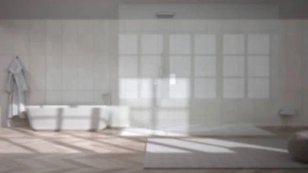Rozmyte tło wystroju wnętrz: przestronna łazienka z podłogą parkietową ze śledzia, kabina prysznicowa i wanna wolnostojąca, dywan z pufą, szlafrok i ręczniki, minimalistyczny — Zdjęcie stockowe