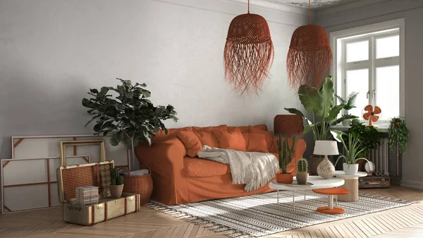Vintage, gammal stil vardagsrum i orange toner, soffa, matta, kuddar och rotting hängande lampor, bord med dekorer och krukväxter, matta, fönster, retro inredning koncept — Stockfoto