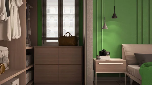 ウォークインクローゼット付きの緑のトーンで最小限の古典的なベッドルーム デュベットと枕付きのダブルベッド ランプ付きサイドテーブル ドレス パケットとスタッコの壁 豪華なインテリアデザインのアイデア — ストック写真