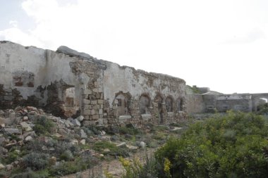 İkinci Dünya Savaşı 'nın eski harabeleri, Punta Rossa, Caprera, Sardunya, İtalya