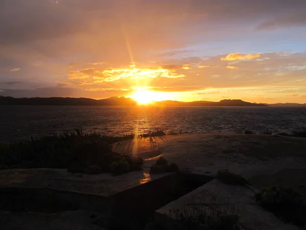 Nascer Sol Escuro Com Alto Contraste Céu Nublado Sardenha Ilha — Fotografia de Stock