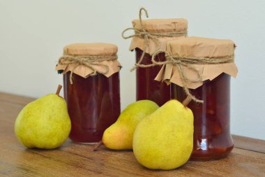 Armut ve ev yapımı reçel.