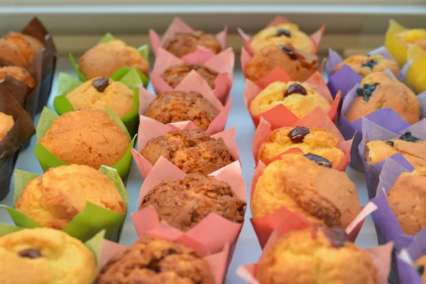 Renkli güzel bir şekilde dekore edilmiş muffins — Stok fotoğraf