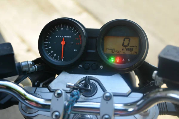 Prędkościomierz motocykla z bliska — Zdjęcie stockowe