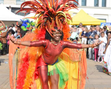 Le Mans, Fransa - 22 Nisan 2017: Kostümleri dans bir kadın Caz Festivali CET Avrupa