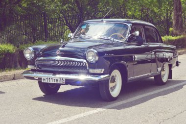 Pyatigorsk, Rusya - 09 Mayıs 2017: Klasik Sovyet retro Otomobil Gaz-21 Volga
