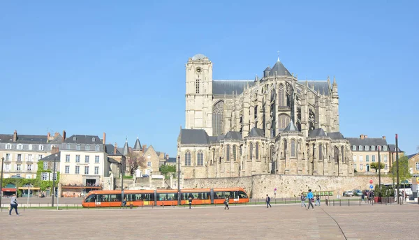 LE MANS, FRANCE - APRIL 03, 2017: Roman cathedral of Saint Julien at Le mans Sarthe, Pays de la Loire, France — Stock fotografie
