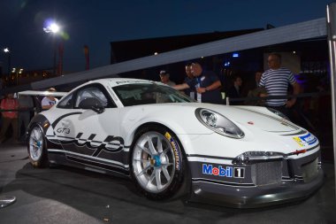 Le Mans, Fransa - 12 Haziran 2014: Porsche 911 Gt3 Kupası 2014 otomatik sunum az 24 Saat Le mans, Fransa devre