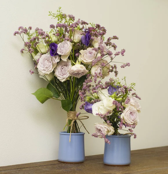 Bouquet Fleurs Violettes Roses Sur Fond Blanc — Photo