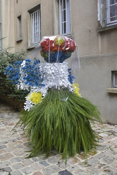 Postać Kobiety Kwiatami Ulicy Miasta Krajobraz Projektowania Francji — Zdjęcie stockowe